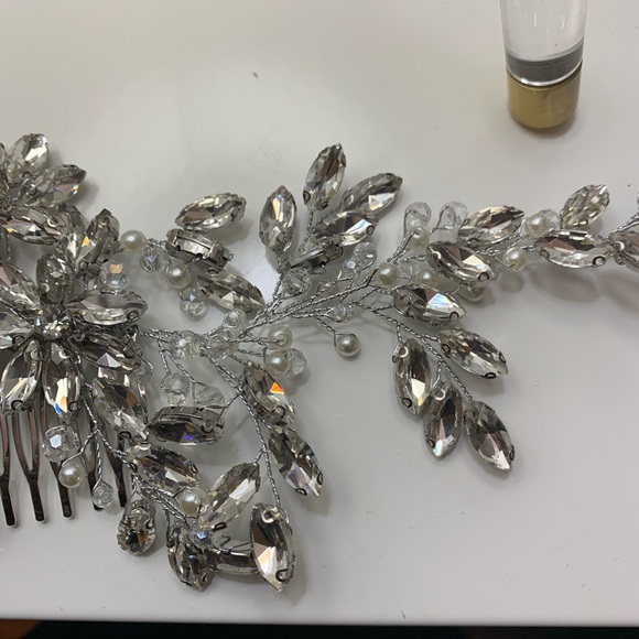 Beautiful Rhinestone and Pearl Head Hair Comb - Picture 9 of 9